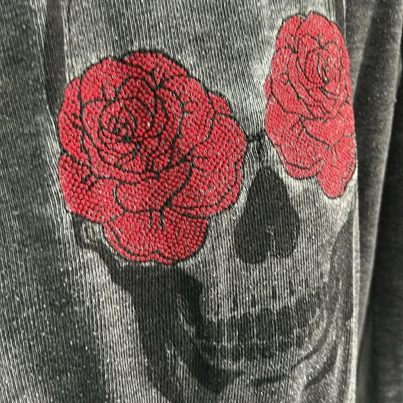 Torrid Gray Skull Shirt with Red Roses - Picture 3 of 4